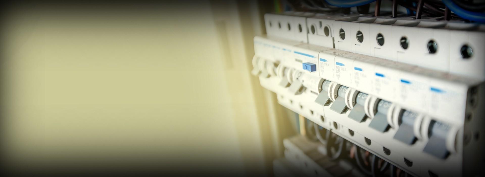 bezpieczniki w skrzynce bezpieczników